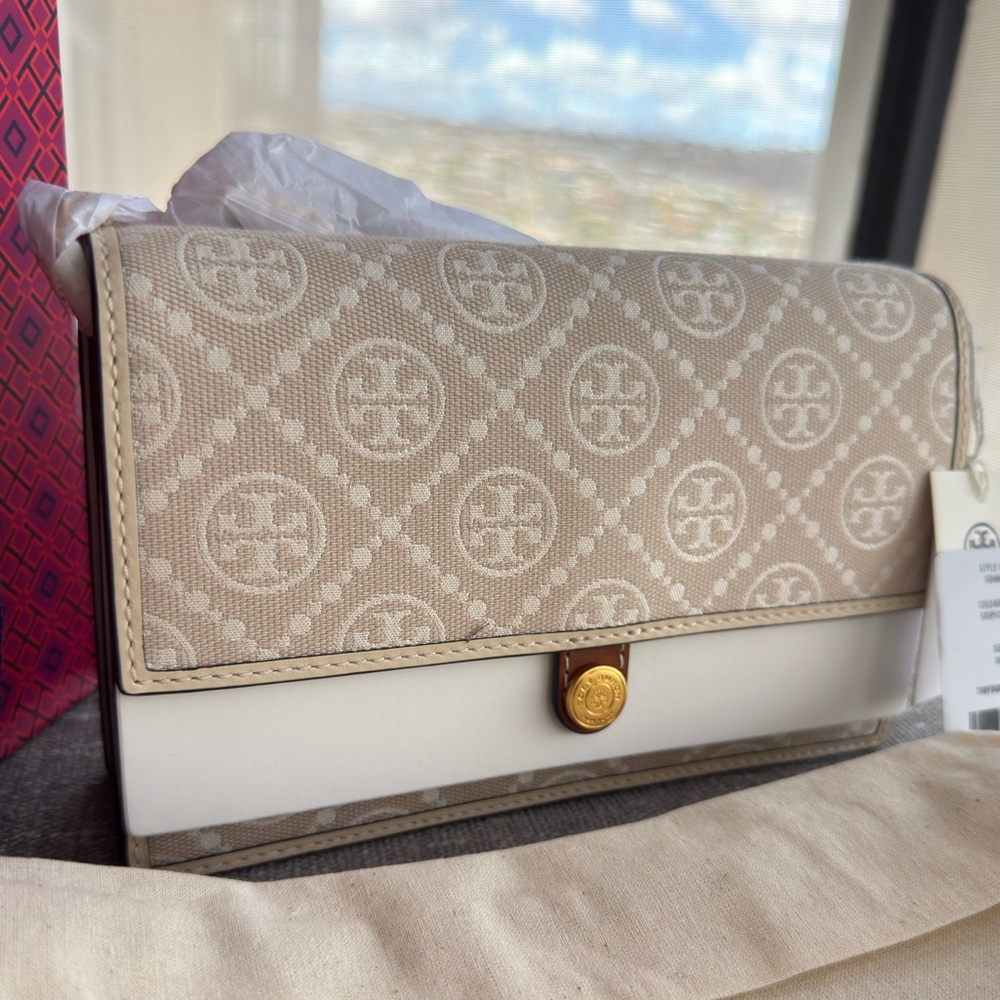 Tory Burch Beige and White Shoulder Bag - Picture 2 of 11